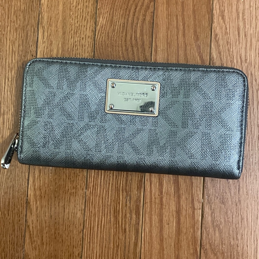 Michael Kors Metallic Wallet